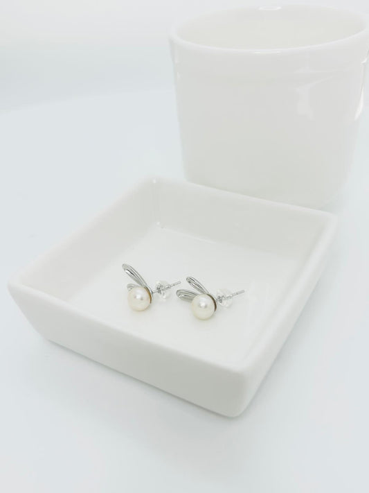 Adorable Freshwater Pearls (7mm) Rabbit-ear Earring Studs