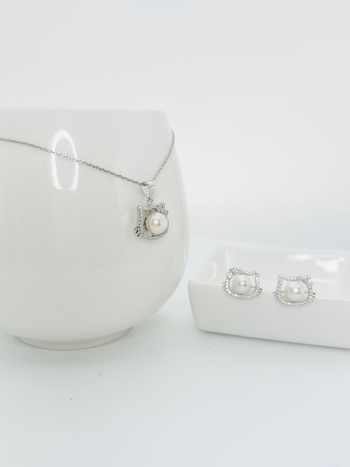 Aurora Kitty Pearl Pendant (6.5-7mm) and Earring (6.5-7mm) Set