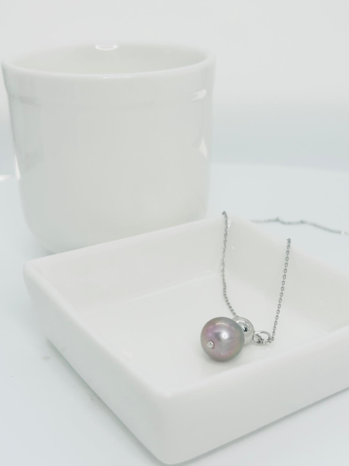 Auspicious Gourd (Hu lu) Freshwater Pearl (11-11.5mm) Pendant
