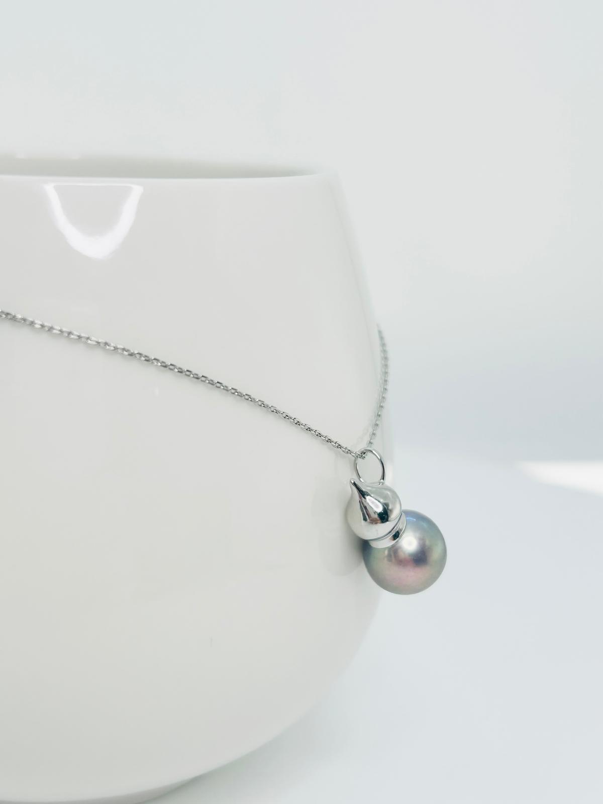 Auspicious Gourd (Hu lu) Freshwater Pearl (11-11.5mm) Pendant