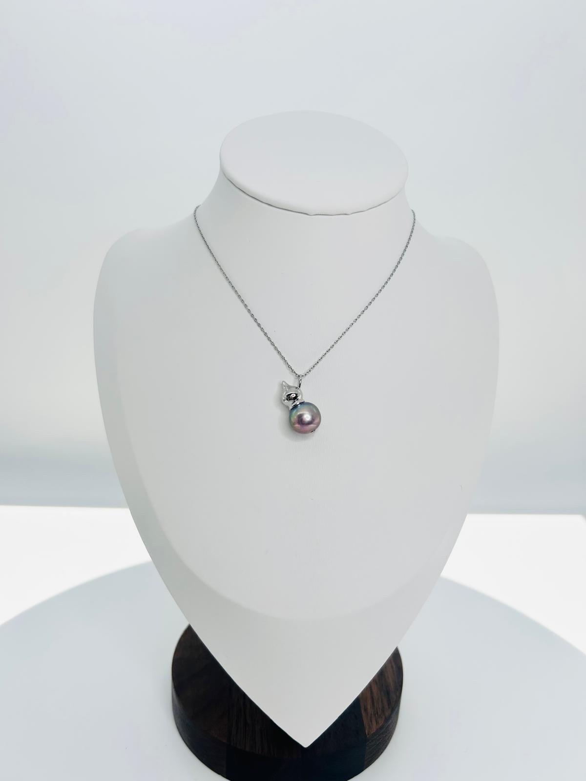 Auspicious Gourd (Hu lu) Freshwater Pearl (11-11.5mm) Pendant