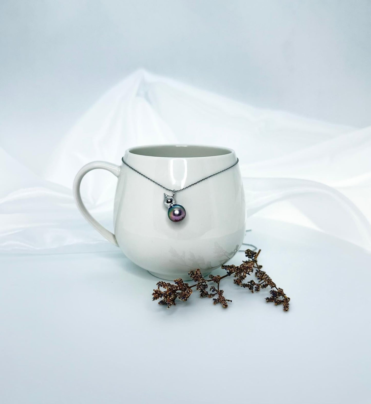 Auspicious Gourd (Hu lu) Freshwater Pearl (11-11.5mm) Pendant