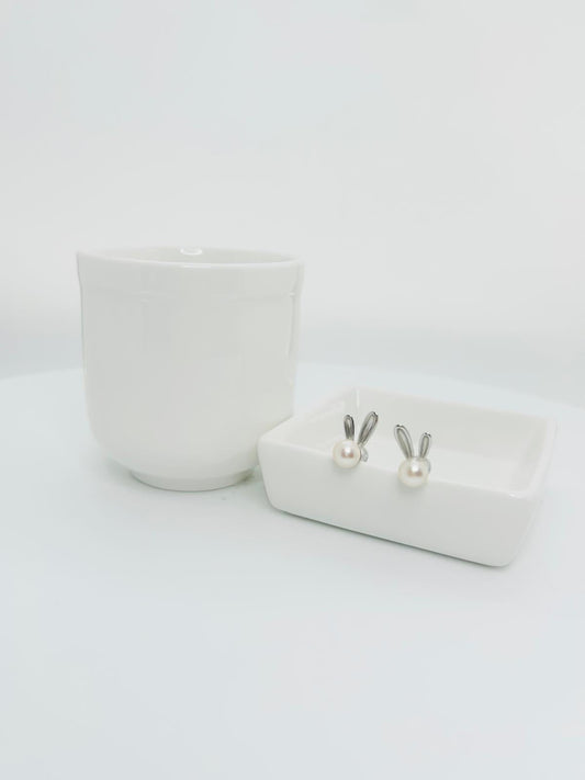 Adorable Freshwater Pearls (7mm) Rabbit-ear Earring Studs