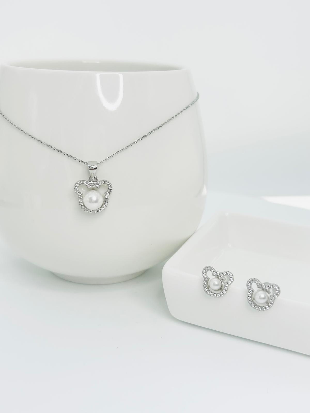 Aurora Bear Pearl (6.5-7mm) Pendant and Earring Pearl (4-4.5mm) Stud Set