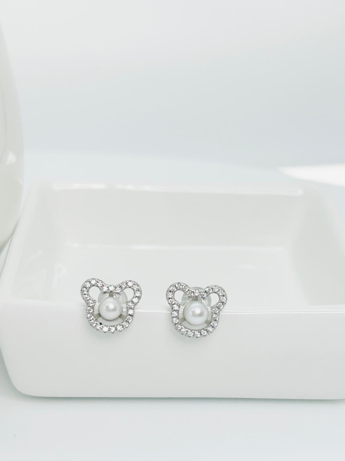 Aurora Bear Pearl (6.5-7mm) Pendant and Earring Pearl (4-4.5mm) Stud Set
