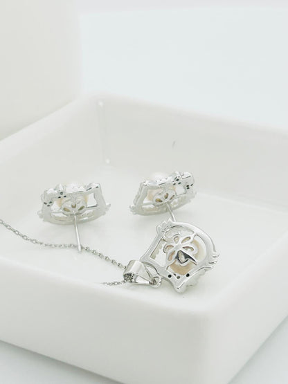 Aurora Kitty Pearl Pendant (6.5-7mm) and Earring (6.5-7mm) Set